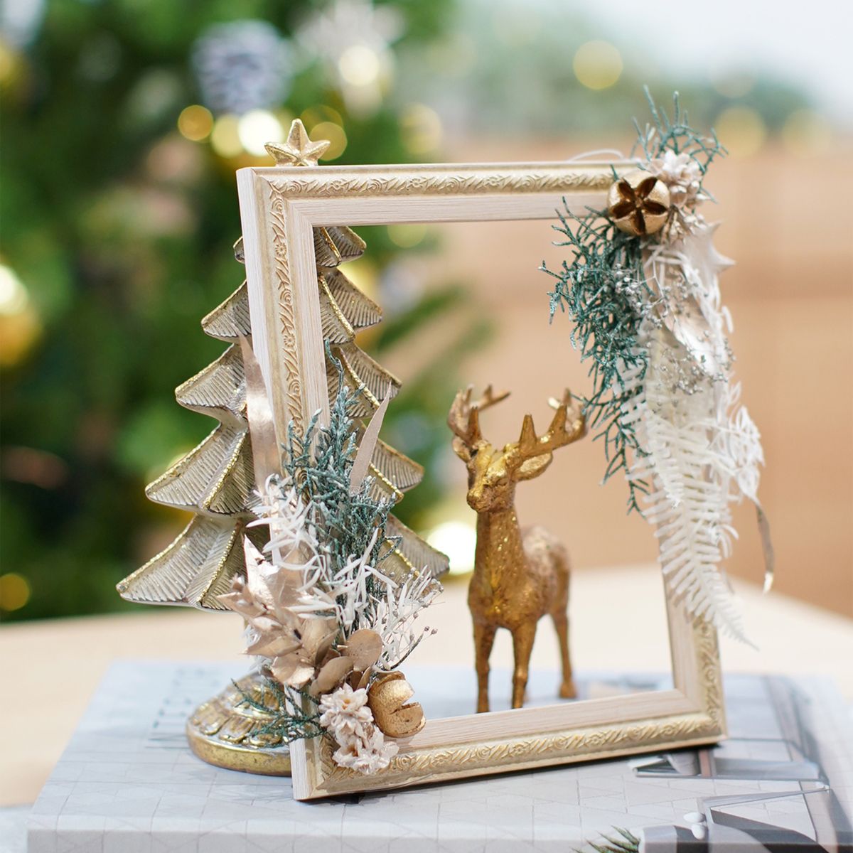 CraftieHome/大小2つの額縁で作るクリスマスのフレームリースキット/C-01-FLO-221101-MX