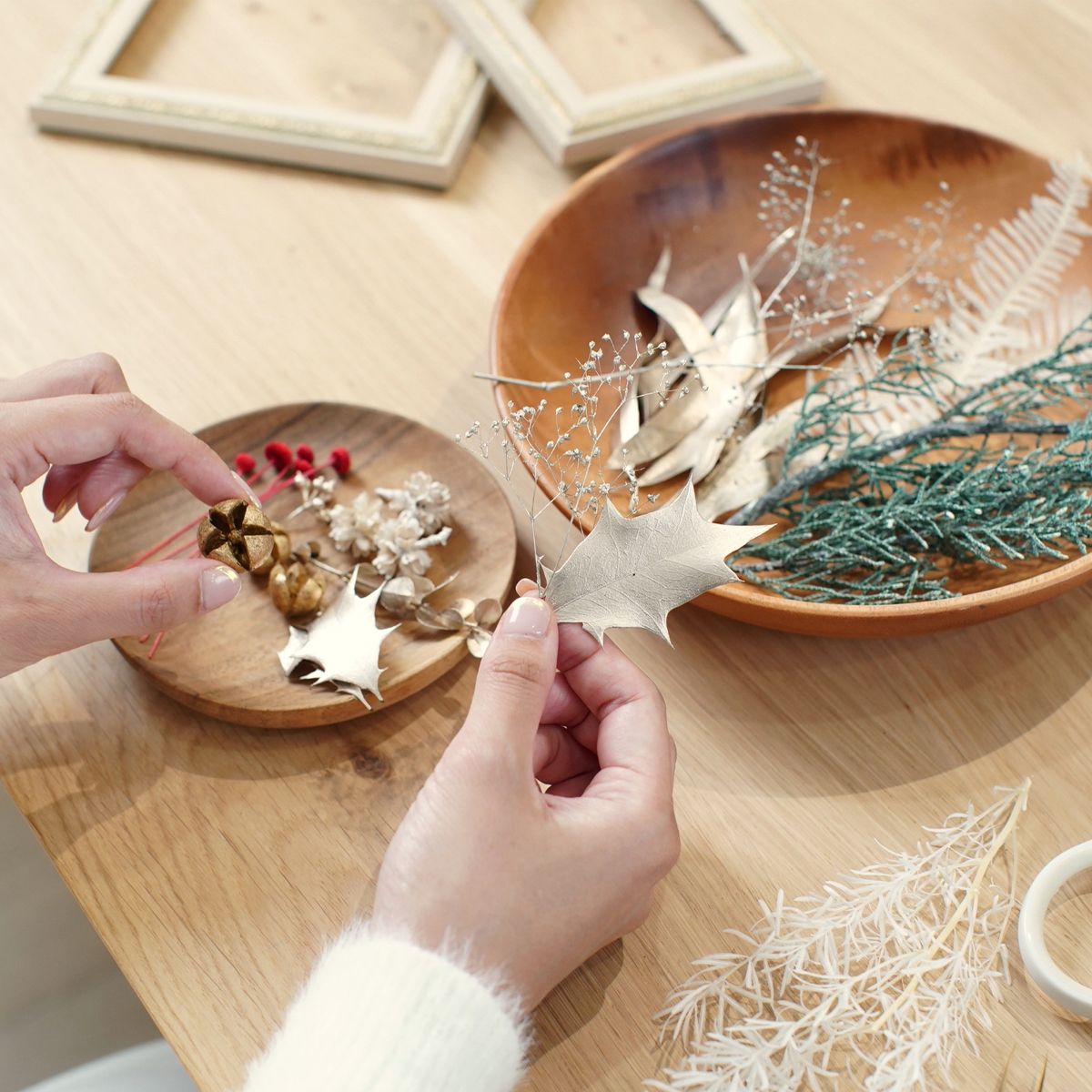 CraftieHome/大小2つの額縁で作るクリスマスのフレームリースキット/C-01-FLO-221101-MX