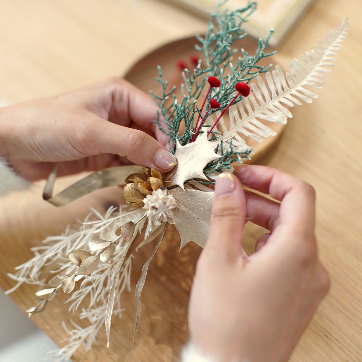 CraftieHome/大小2つの額縁で作るクリスマスのフレームリースキット/C-01-FLO-221101-MX