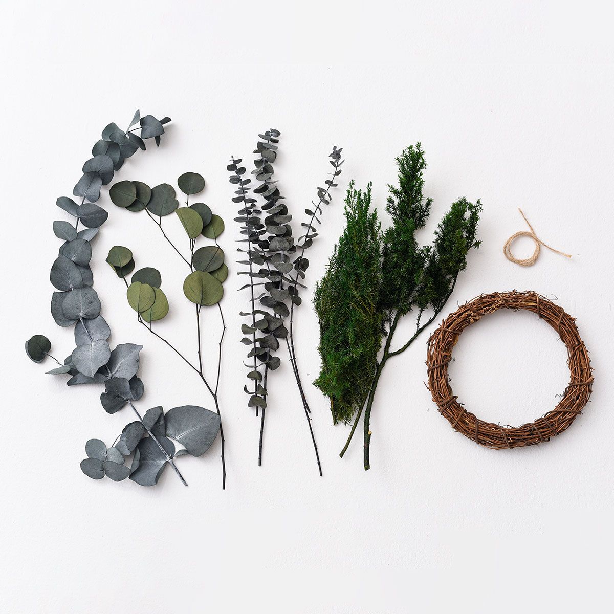 CraftieHome/森の贈りもの ユーカリとヒムロスギのリース:スノーホワイト/C-90-FLO-00302-WT