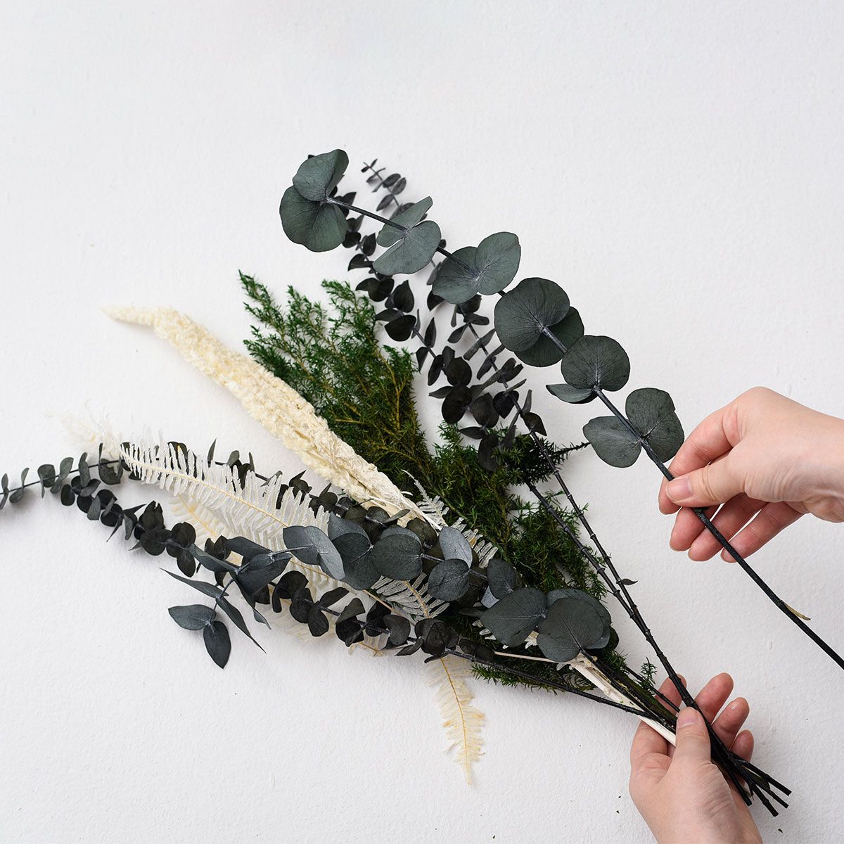 CraftieHome/森のしずく ユーカリとヒムロスギのスワッグ/C-90-FLO-00303-WT