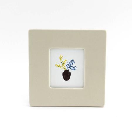 志成販売/ぽってりした厚みと柔らかなフォルムの磁器製フォトフレーム 正方形/108138IV