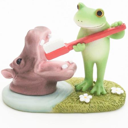 drawerplus/コポー カバの歯磨きをするカエル/621609