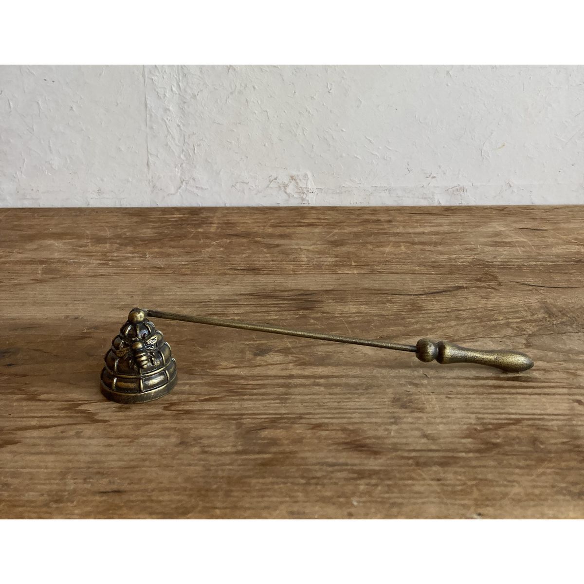 SOW/CANDLE SNUFFER Honeybee Bee/DRDF4001