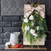 コニファーとコットンフラワーのグリーンスワッグ　クリスマススワッグ コニファーとコットンフラワーのグリーンスワッグ クリスマス