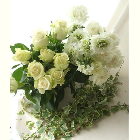 【生花】バラとカーネのアンサンブルセット!(白〜グリーン系)