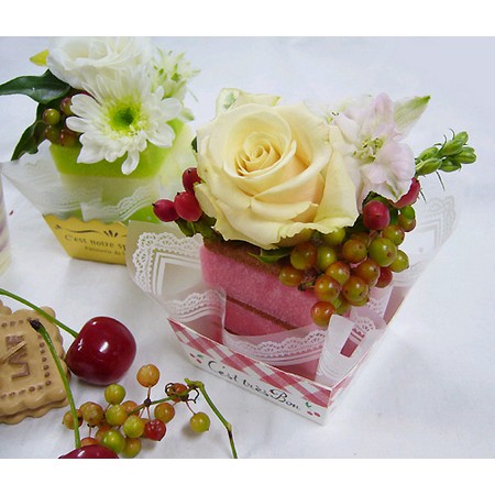 生花】SpotSpecial:バラ サハラ - 花材通販はなどんやアソシエ