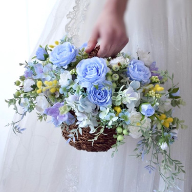 サムシングブルーのバスケットブーケ